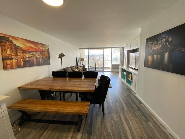 Building Photo - 1717 Ala Wai Blvd