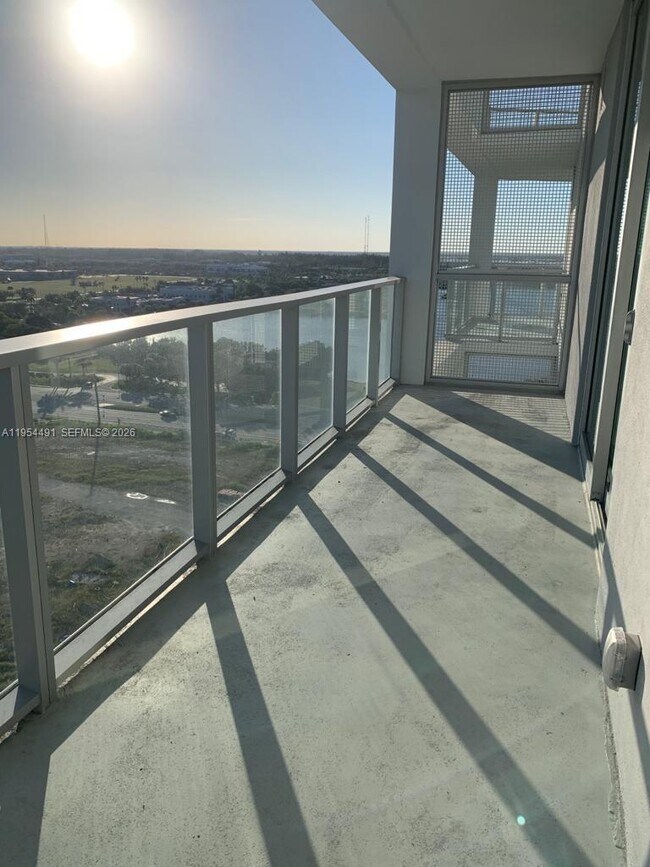 Building Photo - 2000 Metropica Wy