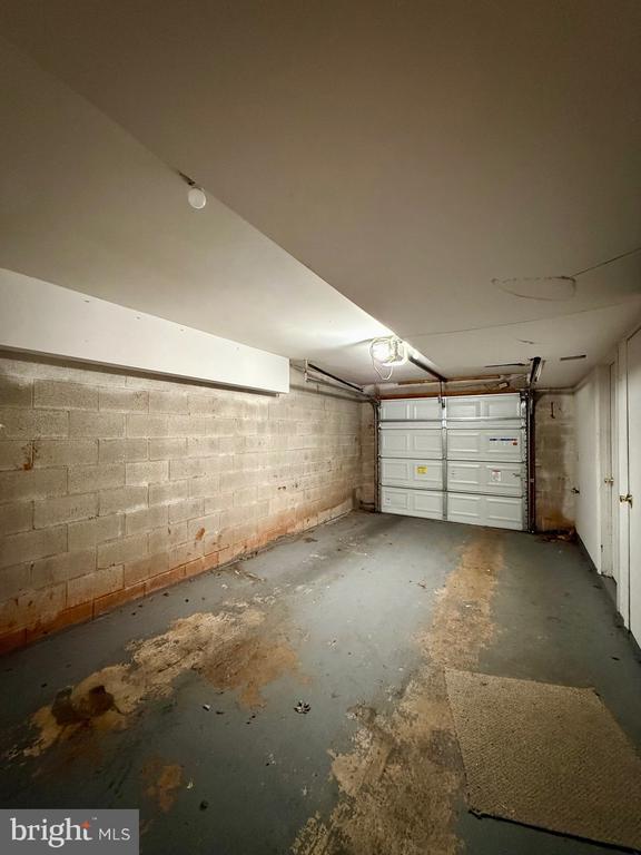 Building Photo - 28 Servan Ct