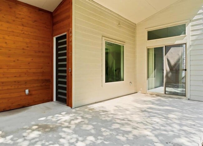 Building Photo - 1609 J J Seabrook Dr