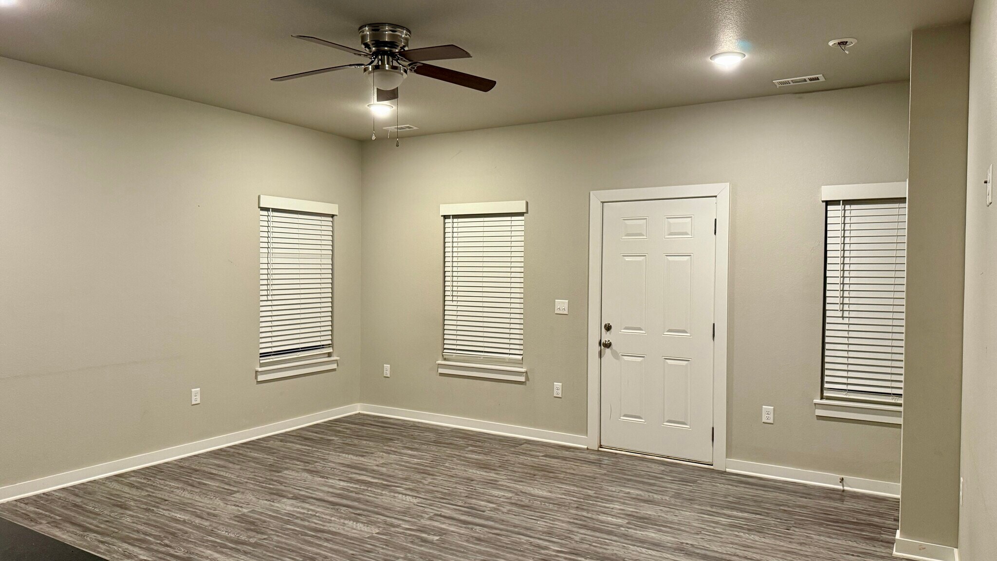 Building Photo - 103 E Mulberry St