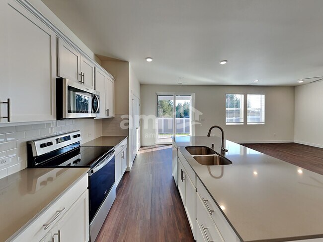Building Photo - 9428 W Shumard St