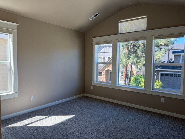 Building Photo - 61112 Snowbrush Dr