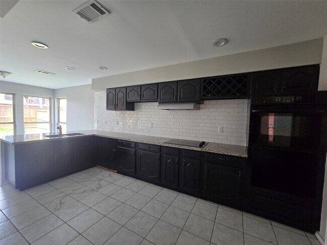 Building Photo - 1818 Pine Hollow Dr