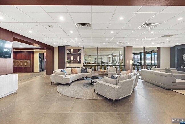 Building Photo - 9 Somerset Ln