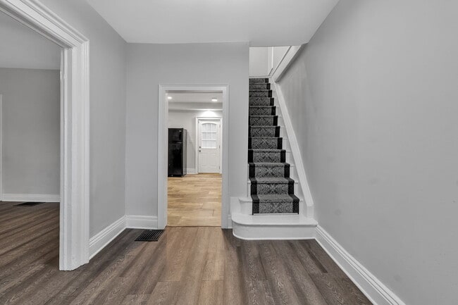 Building Photo - 105 Mariner St