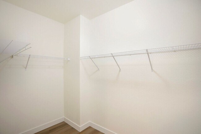 Building Photo - 3 Bedroom Northwest Condo-Gate Community