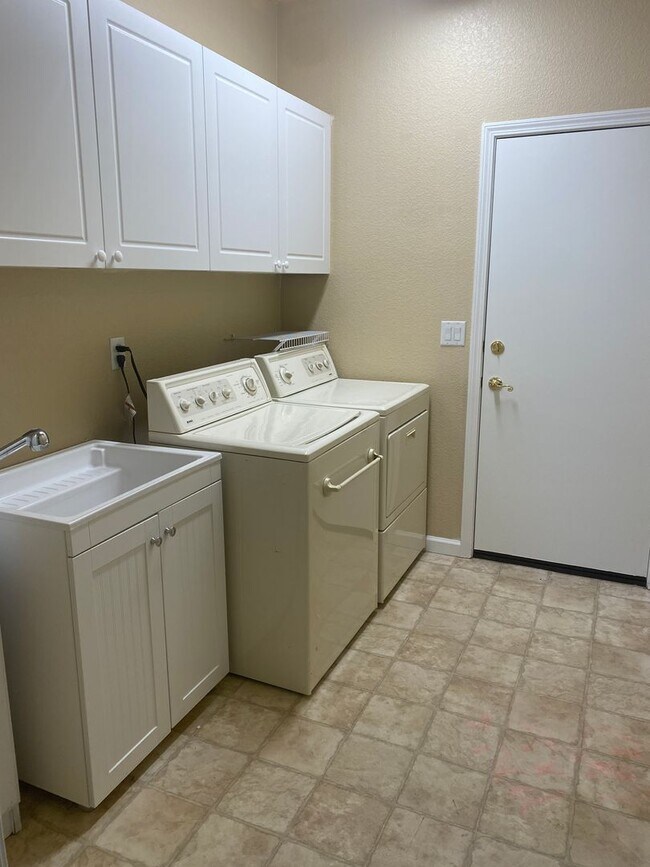 Building Photo - Single Story Home in South Reno