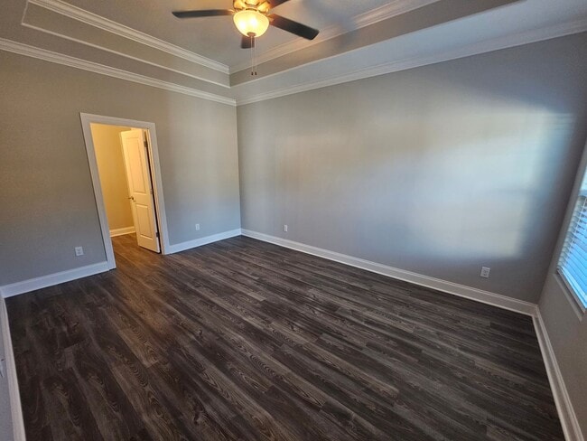 Building Photo - LUXURY TOWNHOME  IN THE CENTER OF MANCHESTER!