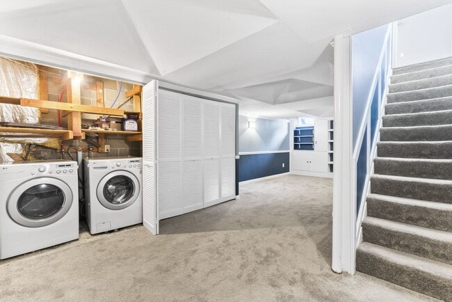 Building Photo - Special Offer – One Week Free Rent!