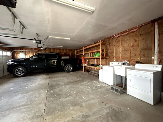 Building Photo - Beautiful home in Lake Carolina Harborside with Fully Equipped Private Apartment
