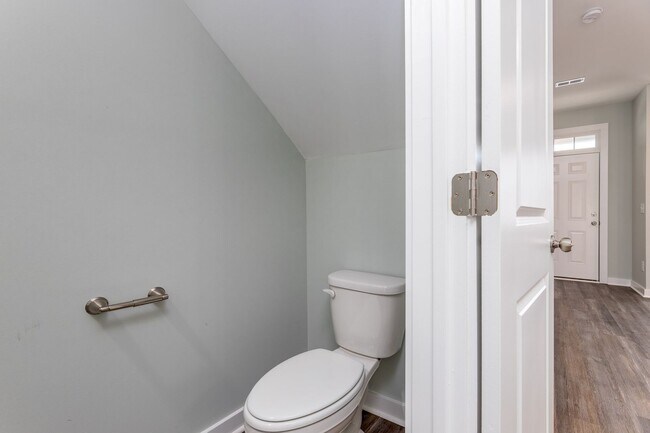 Building Photo - Move In Special! 3 Bedroom Townhome each w...