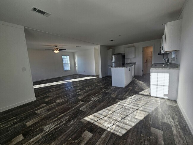 Building Photo - 1029 Myakka Dr