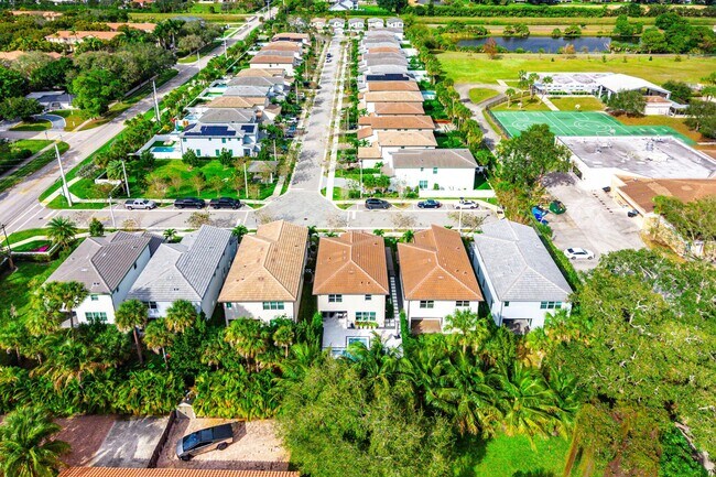 Building Photo - 4310 Buttonwood Dr