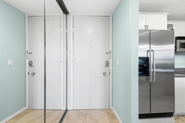 Building Photo - 3050 Rue D’Orleans