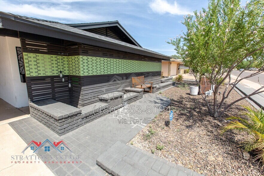 Building Photo - 1110 E Campus Dr