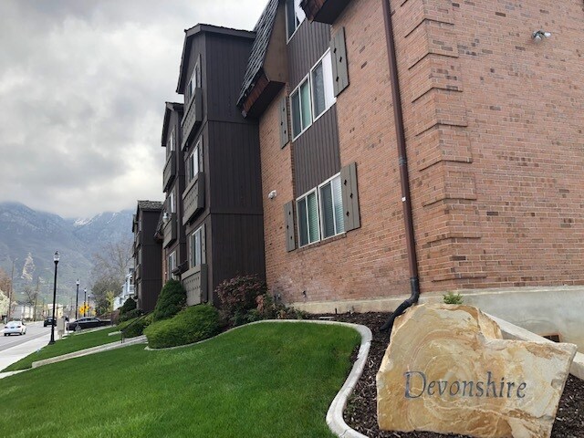 Building Photo - 34 E 700 N