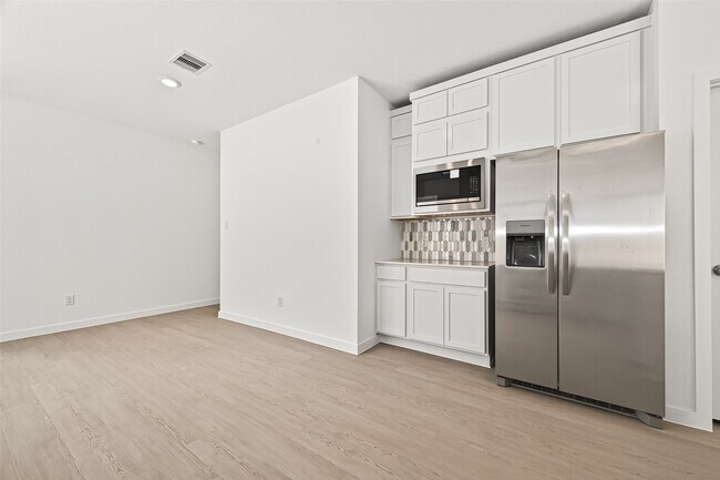 Building Photo - 6619 Sunset Velvet Dr