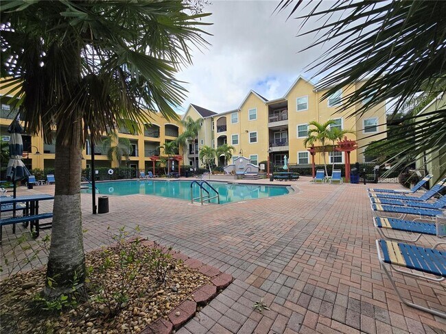 Building Photo - 1910 E Palm Ave