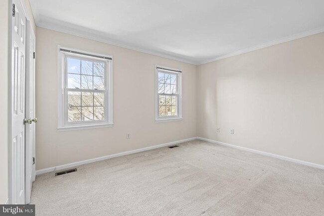 Building Photo - 786 N Vermont St