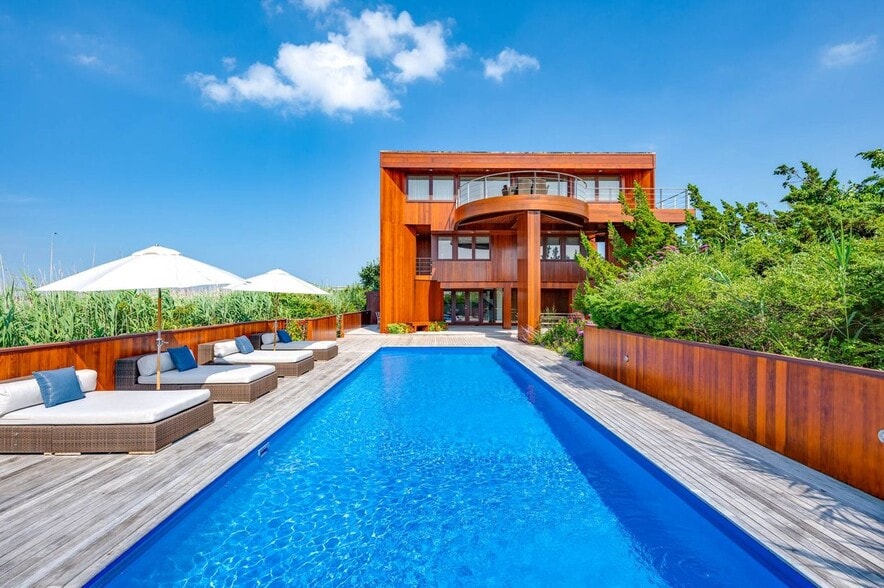 Building Photo - 360 Dune Rd