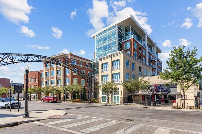 Building Photo - 1145 N High St