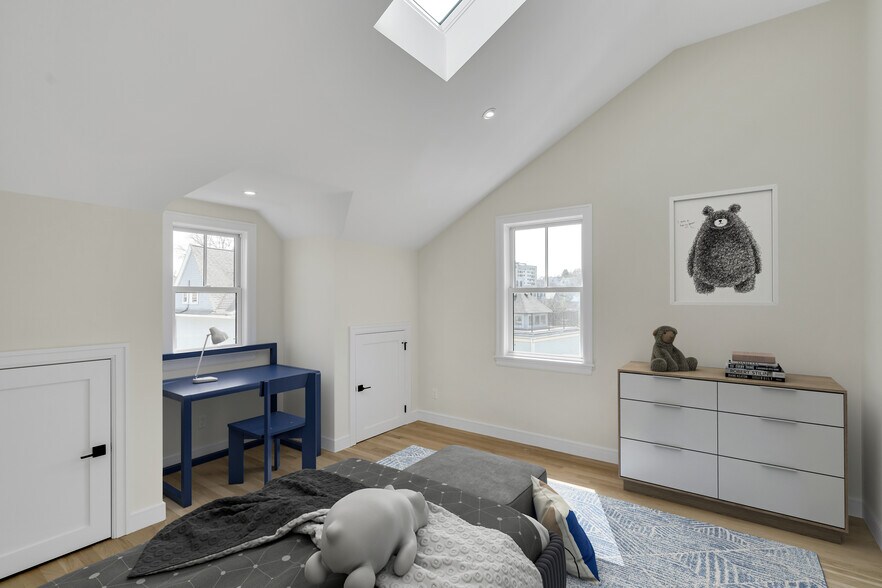 Building Photo - 77 Thorndike St