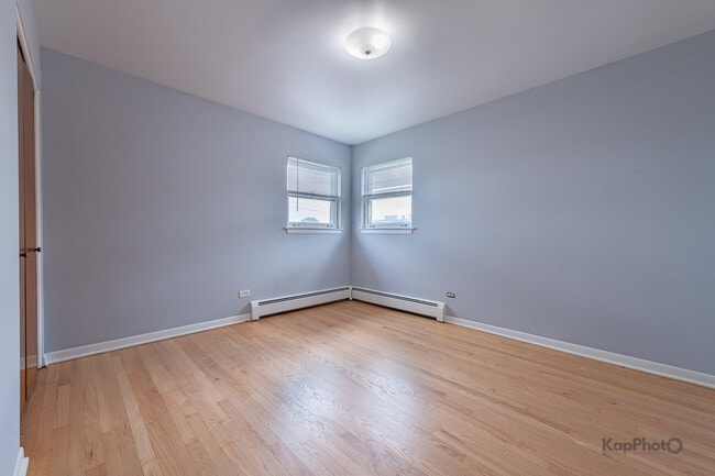 Building Photo - 8417 W Berwyn Ave