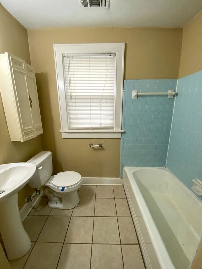 Building Photo - 3 bed, 2 bath near Highland and Spottswood