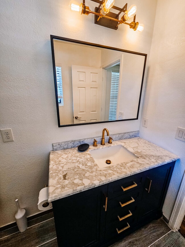 Building Photo - 3552 N Riverhaven Dr