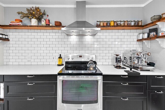 Building Photo - 11006 Yucca Dr