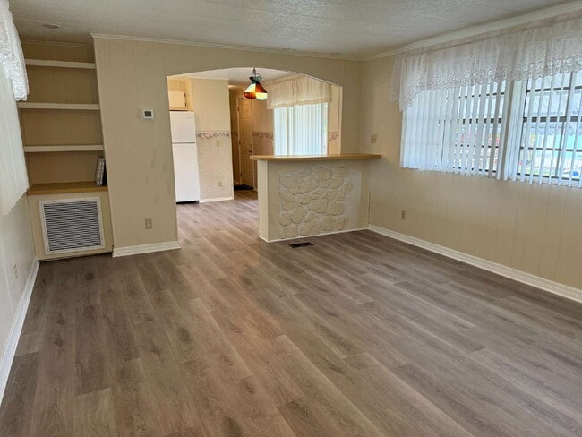 Building Photo - Cozy 2 Bedroom, 2 Bathroom Gem in St. Cloud – Your Perfect Retreat Awaits!