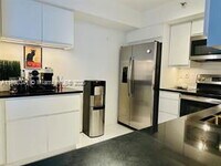 Building Photo - 19101 NE 36th Pl