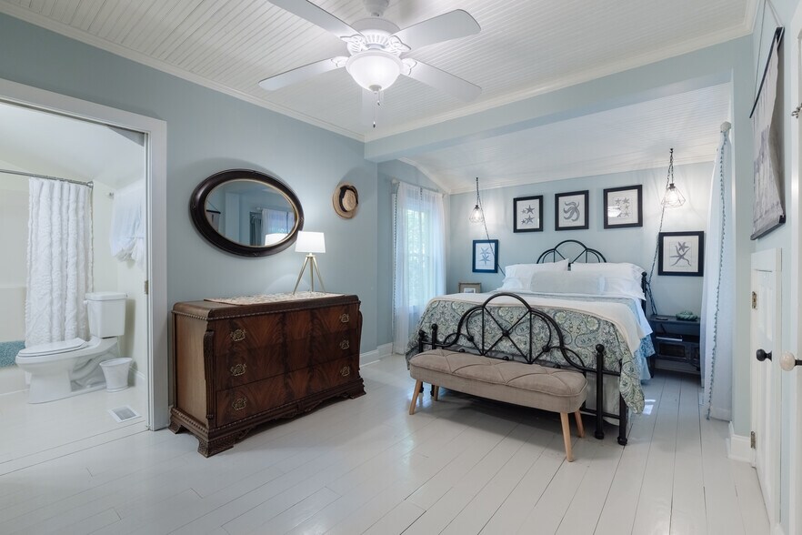 Building Photo - 520 Esseola Dr