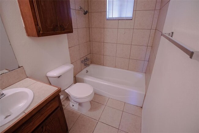 Building Photo - 2204 Lafayette Dr