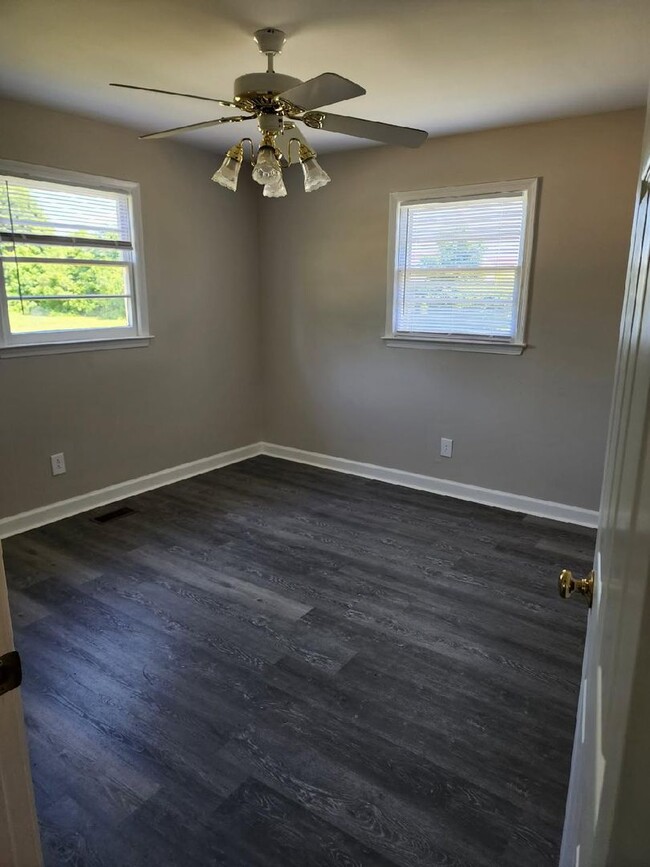 Building Photo - Old Ebenezer RD 3 bedroom 2 bath