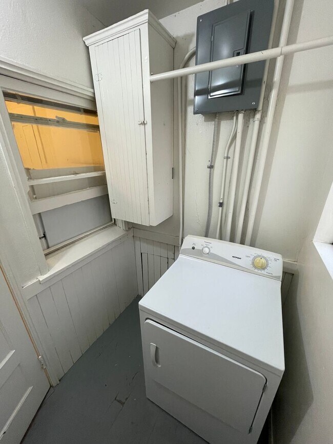 Building Photo - Charming one-bed, one-bath apartment in Midtown