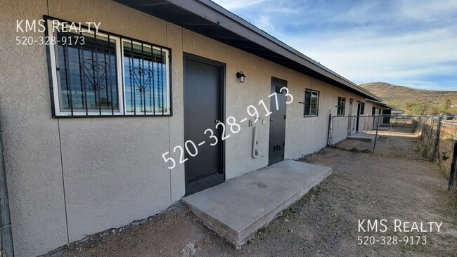 Building Photo - 2 Bed / 1 Bath - OWNER/AGENT