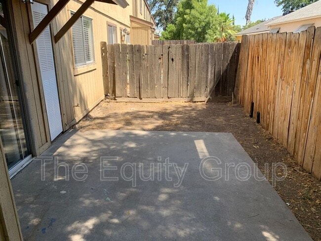 Building Photo - 3912 W Meadow Ave