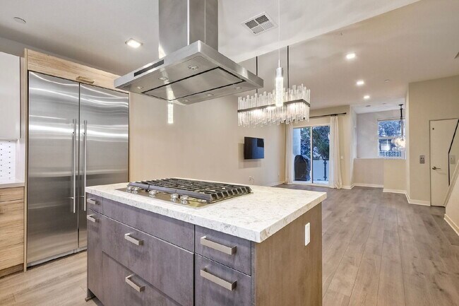 Building Photo - Luxury Hillcrest Home for Rent in San Diego