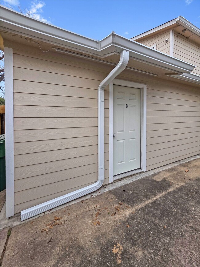 Building Photo - 7013 Hemlock St