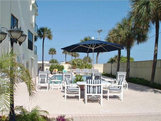 Building Photo - 355 S Ocean Dr