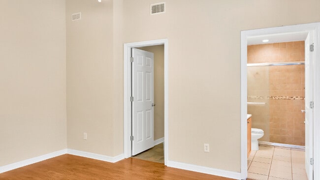 Building Photo - 720 Florence St