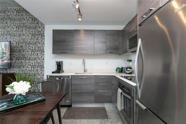 Building Photo - 151 SE 1st St