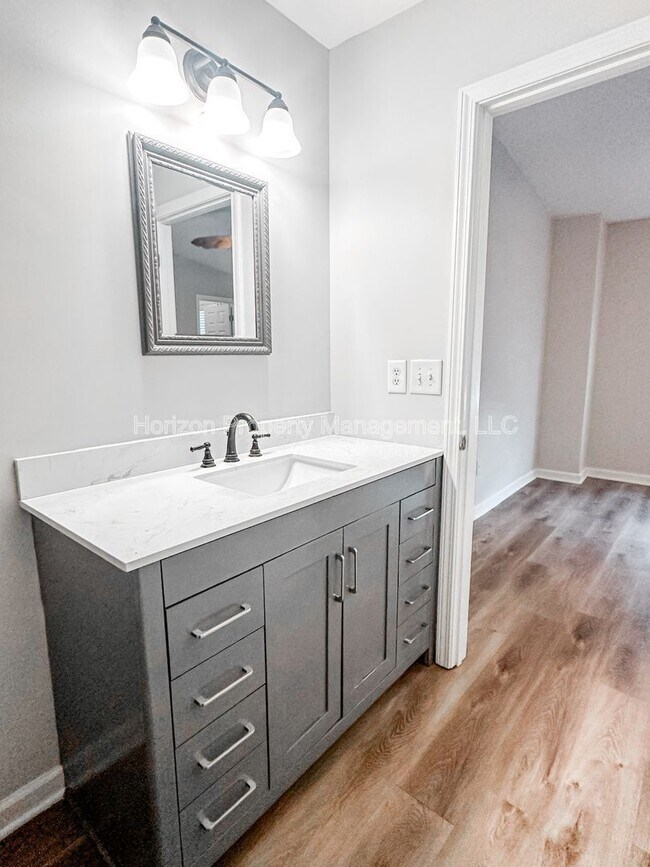 Building Photo - 139 Riverstone Commons Cir