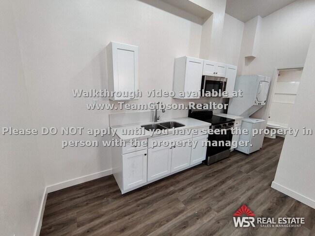 Primary Photo - 1960 Summertree Dr