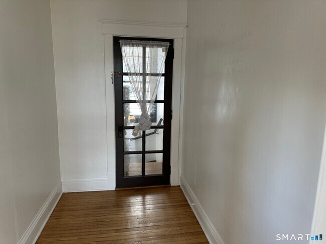 Building Photo - 20 Taylor St