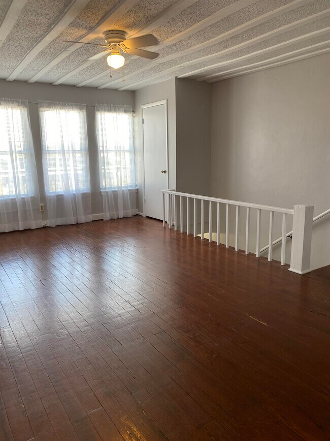 Building Photo - 147 Riberia St