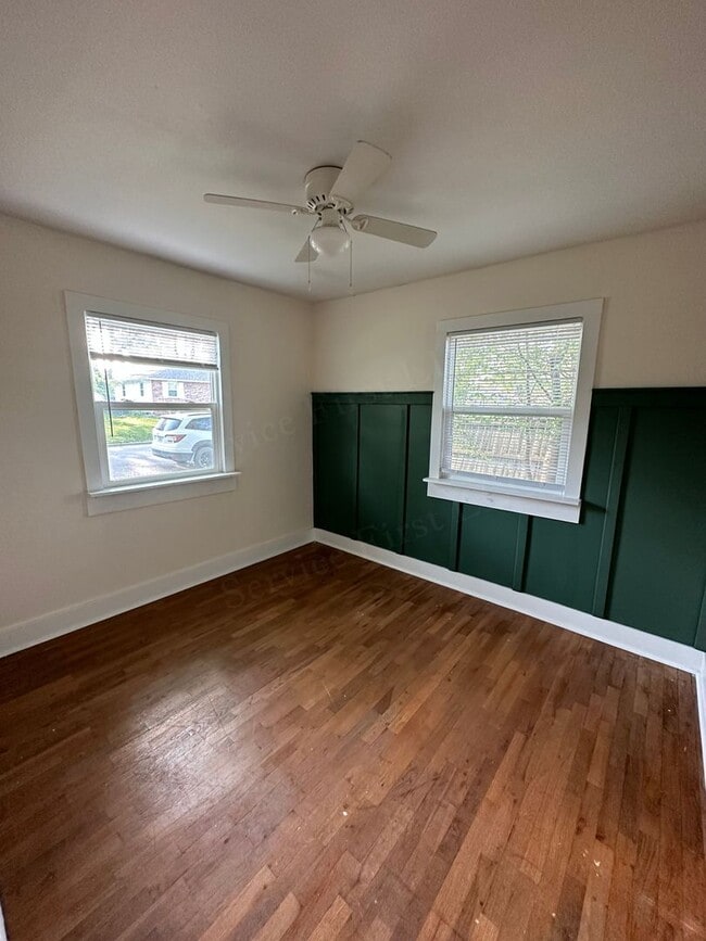 Building Photo - 2 bed, 1 Bath house in Bolivar, Mo! Call Q...