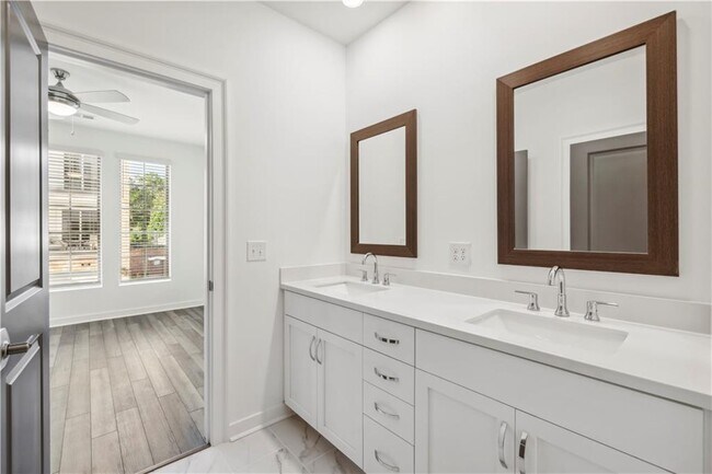 Building Photo - 432 Burton Dr